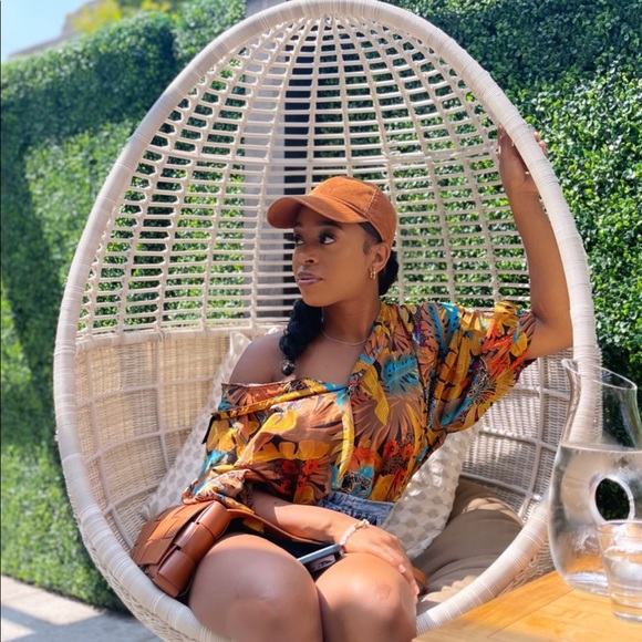 Meet your Posher, Elexis - Picture 1 of 1